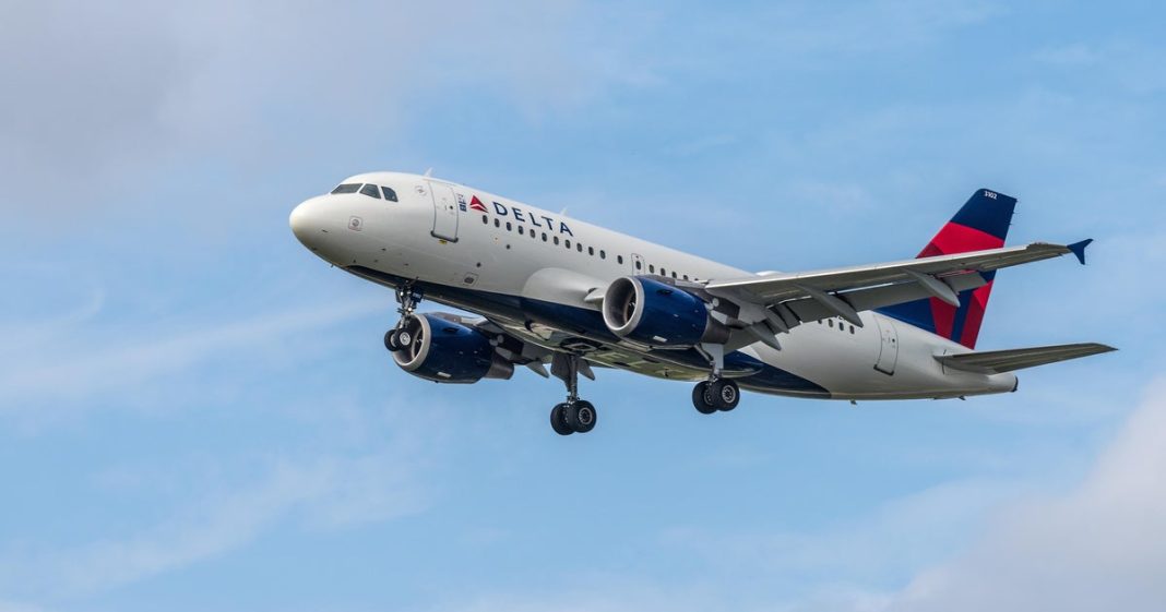 Battery fire forces Delta flight to make emergency landing in Fort Myers